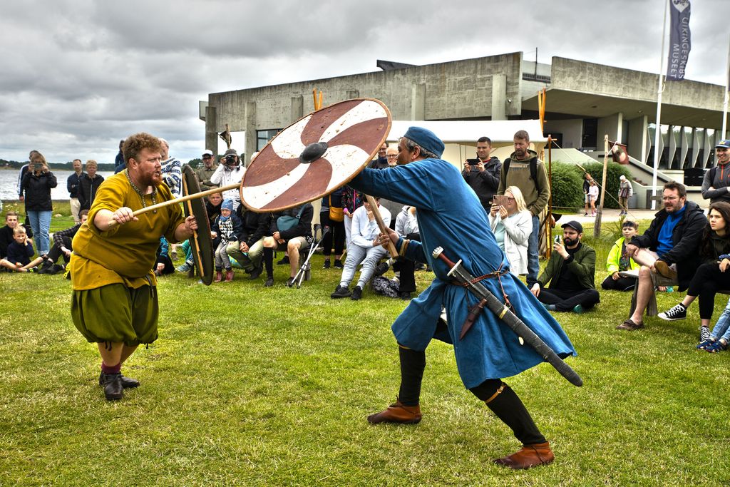During the summer, you can experience real Viking warrior training, when the Viking warrior Tom Jersø demonstrates the dangerous weapons at the Viking Ship Museum