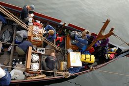 Sådan laves der mad ombord på et vikingeskib, når besætningen sejler afsted i Vikingeskibsmuseets rekonstruktioner.