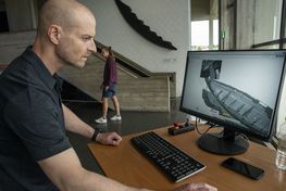 3D scanning i Vikingeskibshallen. Copyright: Vikingeskibsmuseet i Roskilde.