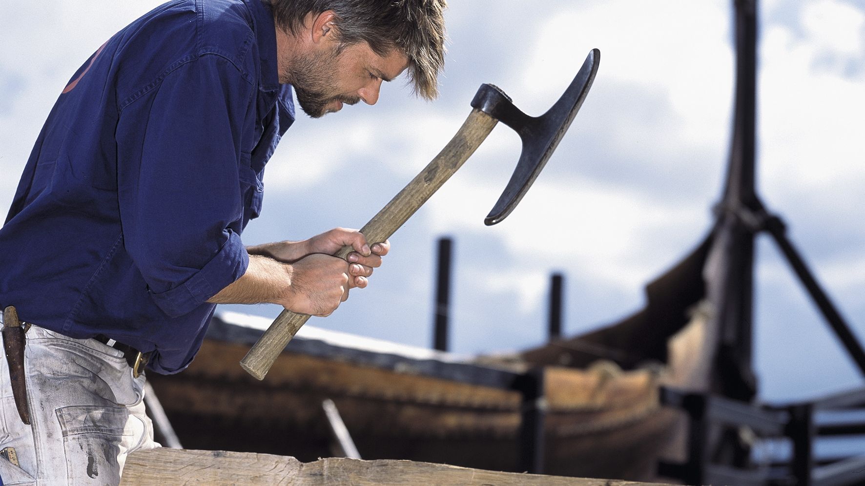 At the boatyard you can follow the boatbuilders work up close.