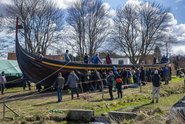 Forårssøsætning Forårssøsætning af Havhingsten fra Glendalough, Vikingeskibsmuseets rekonstruktion af vikinge langskibet Skuldelev 2