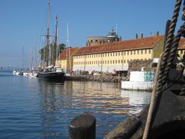 Indsejling til Christiansø Havn.
