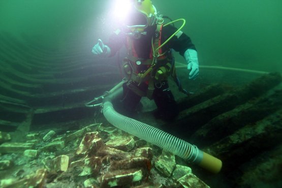 28. november fortæller marinarkæologer fra Vikingeskibsmuseets marinarkæologiske team om deres arbejde, blandt andet slår de ned på de skibsvrag, de har udgravet i Københavns Havn. Foto: Morten Johansen